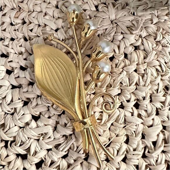WINARD Vintage Lily of the Valley Faux Pearl 12K Gold Filled‎ Brooch - Picture 1 of 7